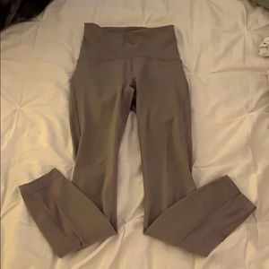 Light purple lulu lemons size 2